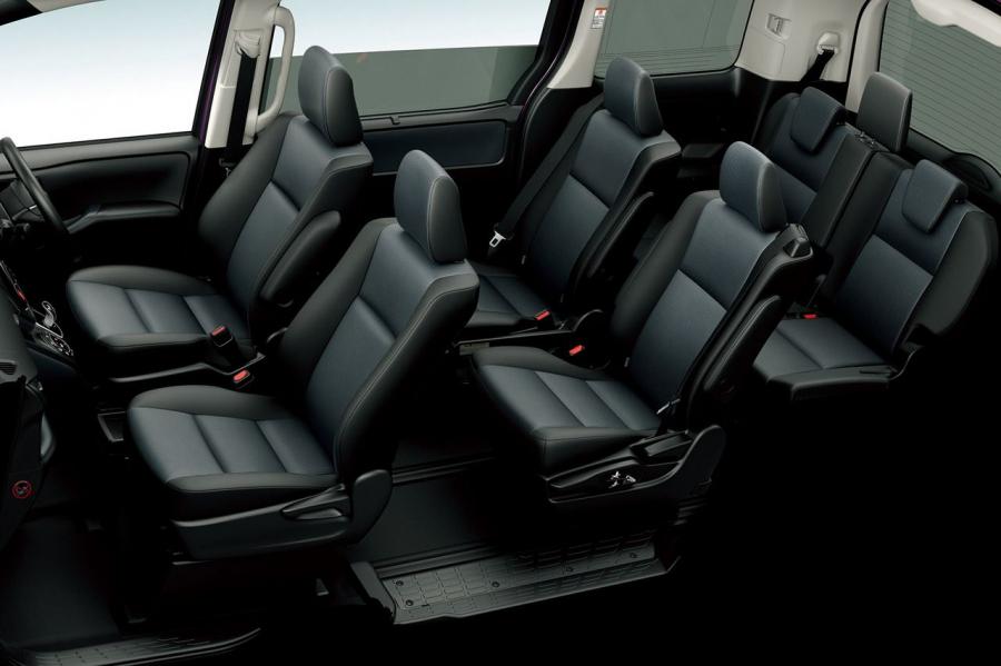  Toyota Noah 2015 года  (фото 5 из 20)